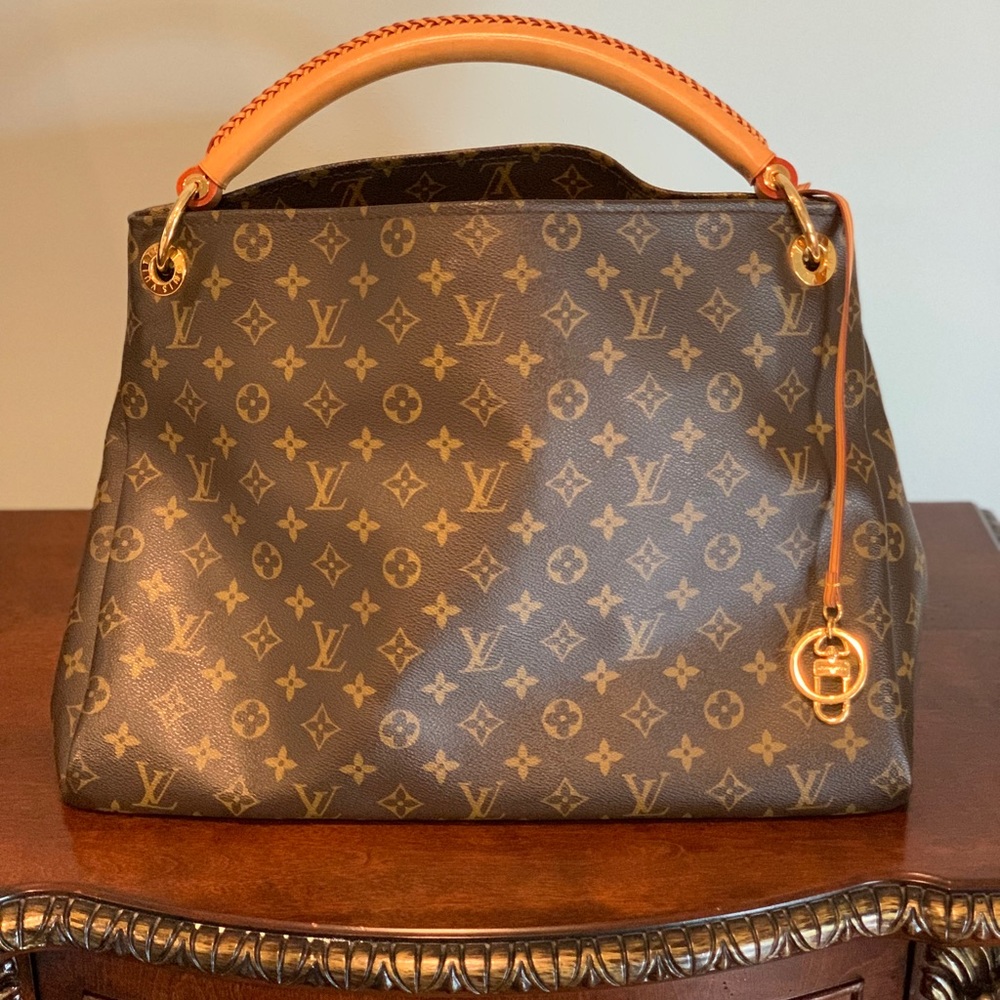Louis Vuitton Artsy MM - perfect condition!!